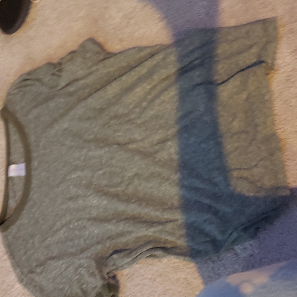 Thin green crop top, large, no boundaries